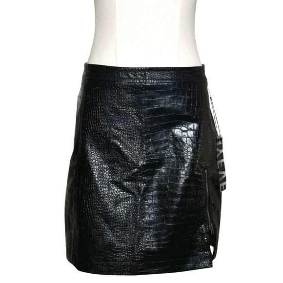 Hyfve NWT Black Faux Crocodile Leather Lined Zippered Slit Mini Skirt Large - Picture 1 of 8